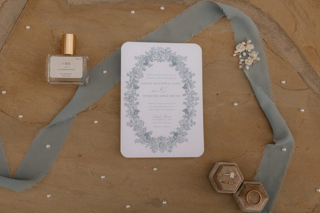 Tennessee wedding photographer captures wedding details before outdoor wedding